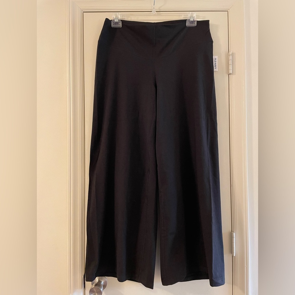 NEW, Old navy size XL petite, extra highrise wide leg yoga pant, black/dark grey